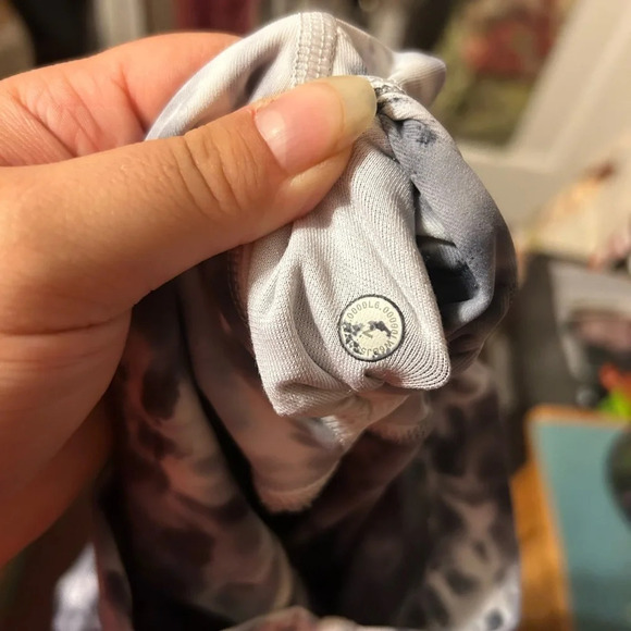 LULULEMON WUNDER UNDER TIE DYE HIGH RISE CROP LEGGINGS - Picture 3 of 4